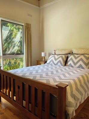 3 slaapkamers, een strijkplank/strijkijzer, wifi, beddengoed