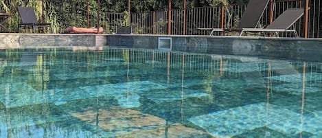 Piscina all'aperto, una piscina riscaldata