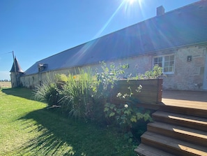 Property grounds - Spacious family home near Orleans, quiet with garden (Loury)