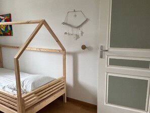 6 bedrooms, free WiFi, bed sheets