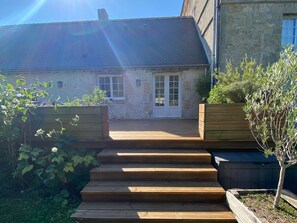 Exterior - Spacious family home near Orleans, quiet with garden (Loury)