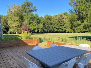 Outdoor dining - Spacious family home near Orleans, quiet with garden (Loury)