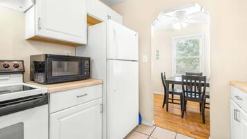 House, Multiple Beds, Patio, Garden View (Charming Seminole Heights Getaway) | Private kitchen | Fridge, microwave, oven, stovetop