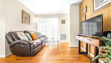 House, Multiple Beds, Patio, Garden View (Charming Seminole Heights Getaway) | Living area | 42-inch flat-screen TV with digital channels