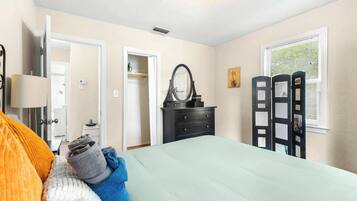 House, Multiple Beds, Patio, Garden View (Charming Seminole Heights Getaway) | 2 bedrooms, individually decorated, individually furnished, bed sheets