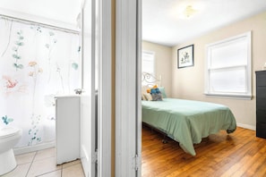 Talo, useita sänkyjä, patio, näköala puutarhaan (Charming Seminole Heights Getaway) | 2 makuuhuonetta, yksilöllisesti sisustettu, yksilöllisesti kalustettu