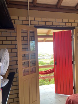 Basic House, Balcony, Beach View | 2 bedrooms, blackout drapes, iron/ironing board, free WiFi - Hamarhavida (Imbituba)