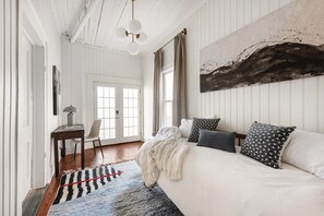 3 bedrooms, desk, iron/ironing board, WiFi