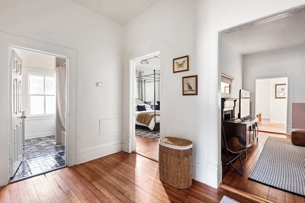 3 bedrooms, desk, iron/ironing board, WiFi