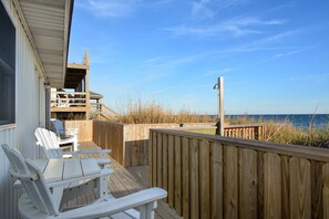 Terrace/patio - "Sea Biscuit" - Charming Updated Oceanfront Cottage (Surf City)