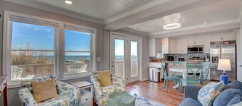 "Sea Biscuit" - Charming Updated Oceanfront Cottage