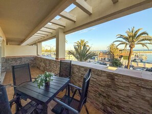 Outdoor dining - Duplex with sea views and pools in Estepona (Estepona)