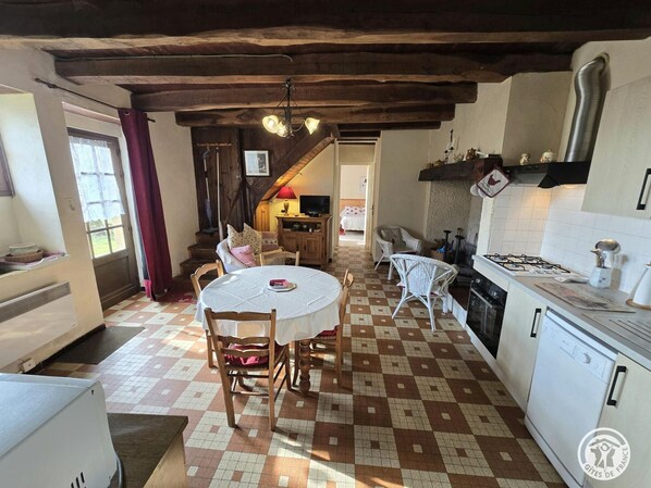 Kühlschrank, Mikrowelle, Ofen, Geschirrspüler