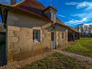 Exterior - Charming lodge with parking, pets allowed, near Château de Clavières (Ardentes)