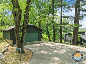 Property grounds - Lake Front Home with Private Dock & Hot Tub (Elkhorn)