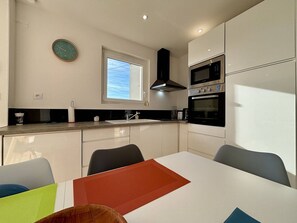 Microwave, stovetop, dishwasher, coffee/tea maker