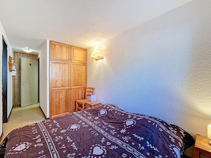 1 室のベッドルーム、WiFi (無料)