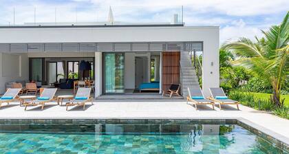 Ahura 3 ch, piscine, sur le golf d'Anahita Resort & Spa