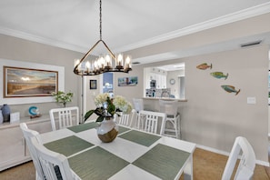Dining - Stunning Lakehouse Condo in Sarasota (Sarasota)