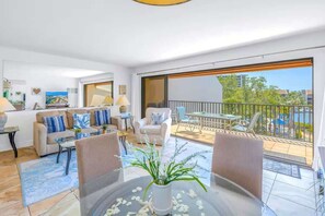 Televisión, chimenea, oficina