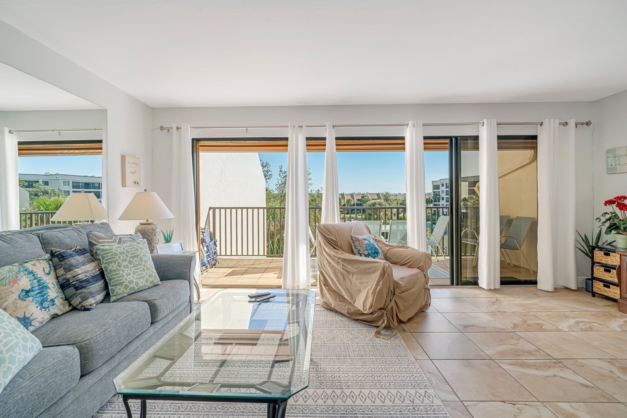 TV, peis og kontorer