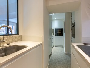 Refrigerador, microondas, horno y lavavajillas 