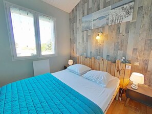 4 bedrooms, free WiFi - Detached house 8 pers, terrace, near beach (Brem)