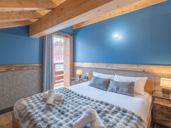 3 bedrooms, bed sheets