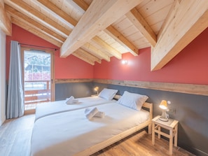 4 bedrooms, bed sheets