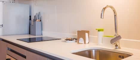 Coffee/tea maker, fridge, microwave, oven