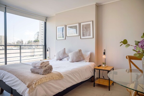 Iron/ironing board, WiFi, bed sheets