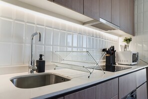 Fridge, microwave, oven, stovetop