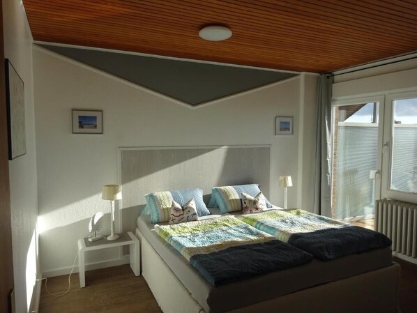 Individually decorated, desk, free WiFi