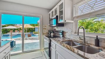 House, Multiple Beds, Pool Access, Garden View (The Tampa Oasis) | Private kitchen | Fridge, microwave, oven, stovetop