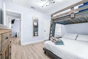 3 bedrooms, individually decorated, individually furnished, bed sheets