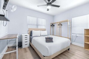 3 bedrooms, individually decorated, individually furnished, bed sheets - The Tampa Oasis (Tampa)