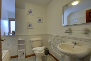 Sèche-cheveux, serviettes fournies