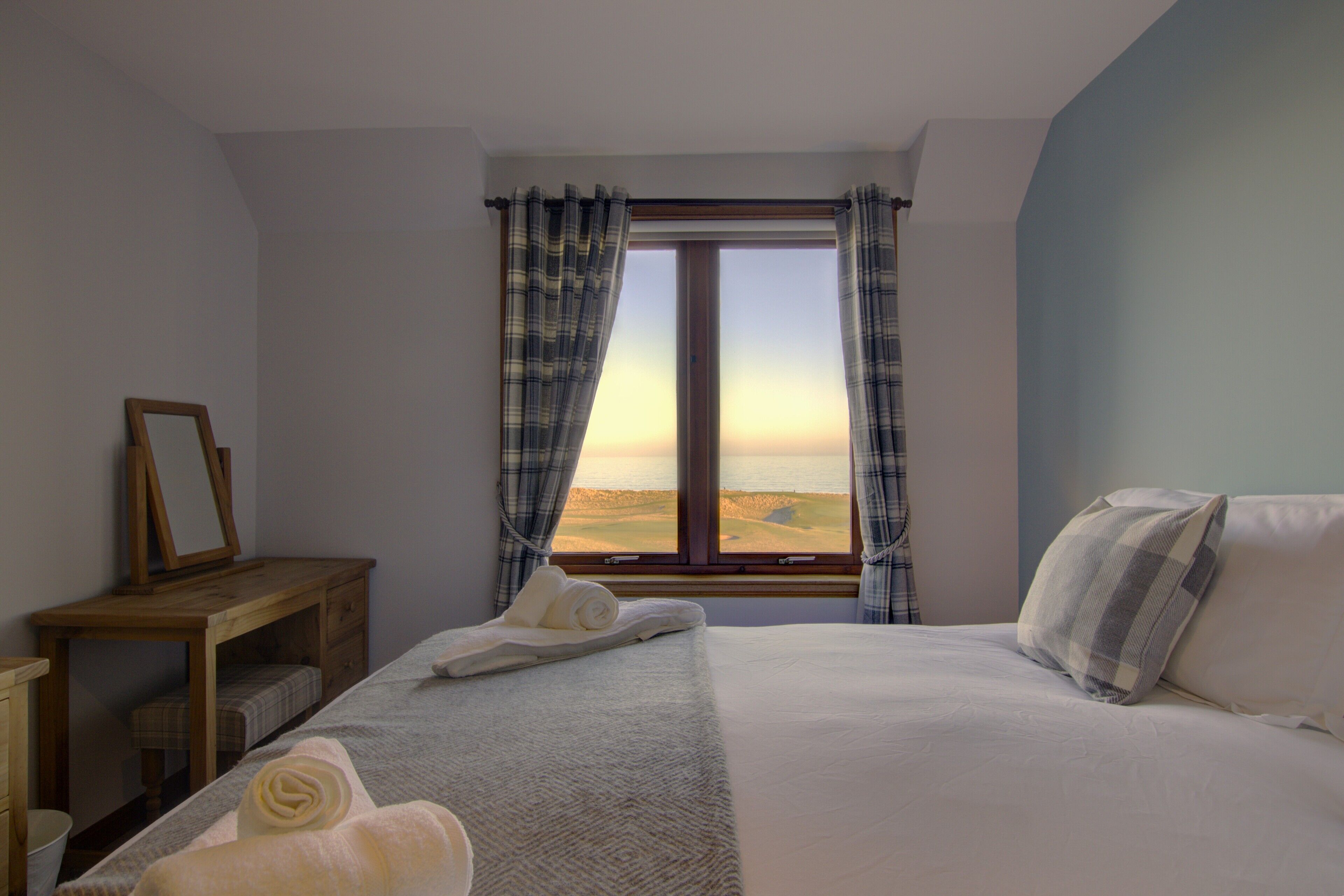 2 多间卧室、熨斗/熨衣板、WiFi、床单