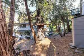 Property grounds - Cozy 2BR Retreat Near Lake Grego with Mountain Views (Crestline)