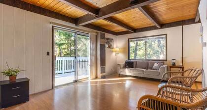 ‼️Comfy 2BR Getaway Near Lake Grego w/ Mtn Views