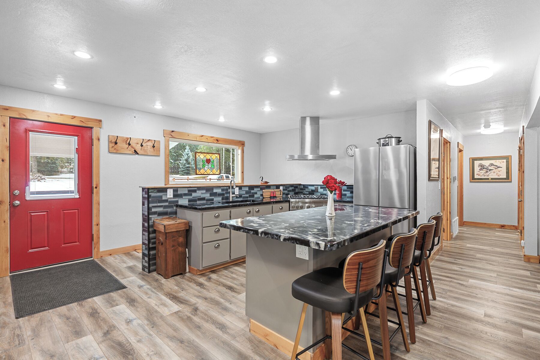 ثلاجة، ميكروويف، فرن، مو قد طهي مسطح