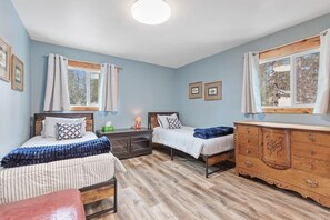 2 bedrooms, desk, iron/ironing board, travel cot