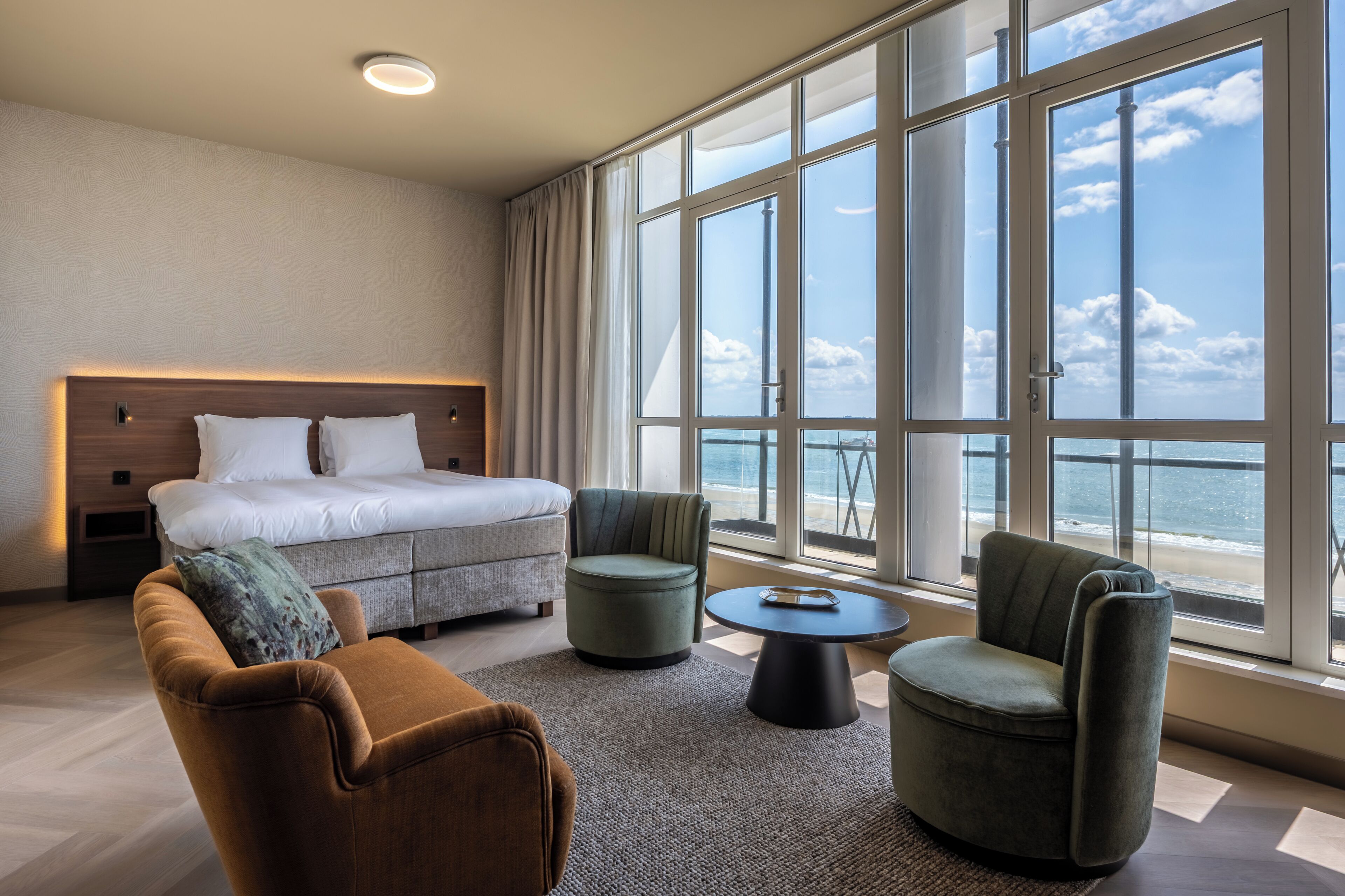 Quarto casal real, vista para o mar | Quartos à prova de som, Wi-Fi de cortesia