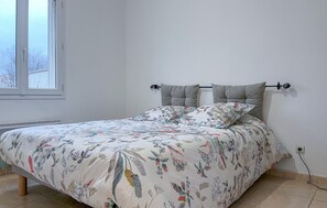 3 bedrooms, free WiFi, bed sheets