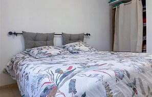 3 quartos, Wi-Fi de cortesia, roupa de cama