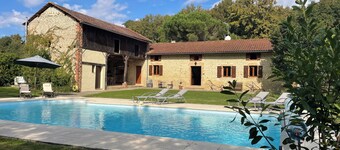 Beautiful, private house with large pool & garden.