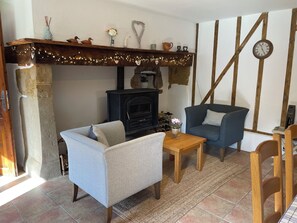 Living area - Beautiful, private house with large pool & garden. (Sombrun)