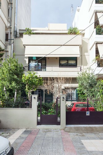 Peaceful Home with Quiet Private Yard in Kallithea