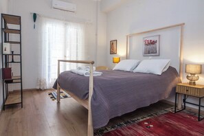 2 bedrooms, desk, iron/ironing board, WiFi