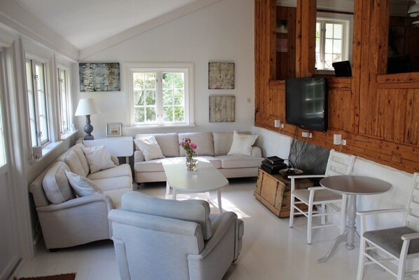 Smart TV, DVD player, music library, stereo